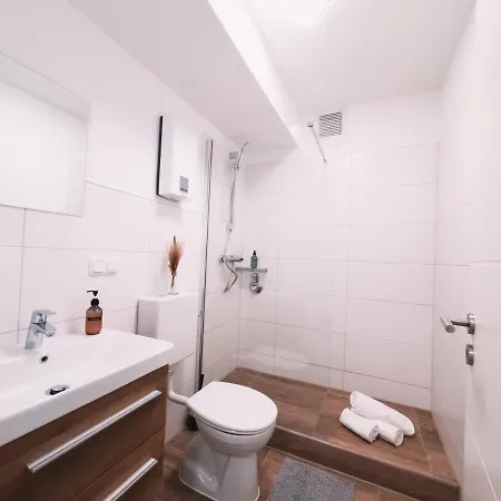 Apartment Immostay #6 - Mit 2 Fuer 8 Personen - Wifi, Tv *